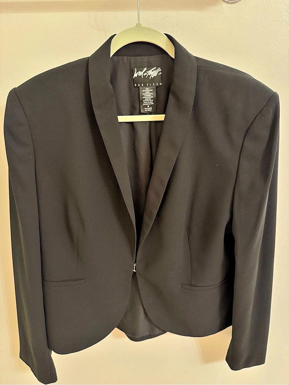 Lord & Taylor Black Blazer Size 16 Like New